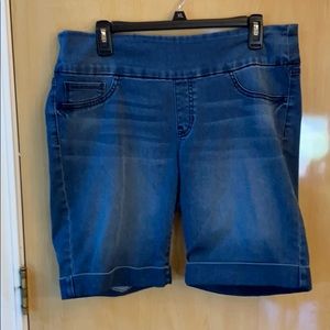 Ladies Bermuda shorts